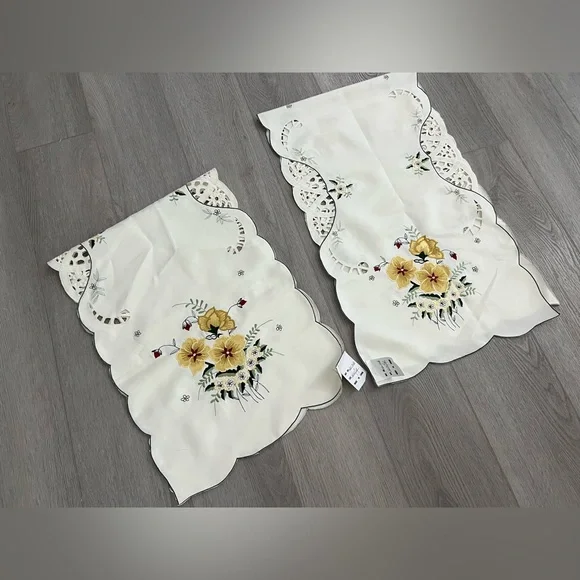 Floral Embroidered Table Runner - Picture 2 of 7